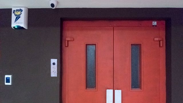 puerta de acceso