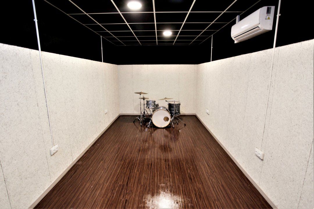 otra vista de la sala de ensayo